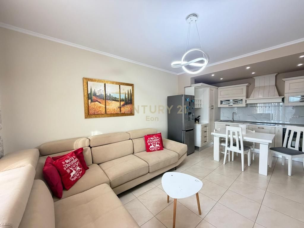 Apartament 2+1 me qera në Ujësjellës Kanalizime, Durrës, 100 m². Foto 1 nga 12
