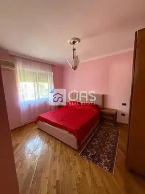 Apartament 3+1 me qera në Xhamlliku, Tiranë, 85 m². Foto 3 nga 5