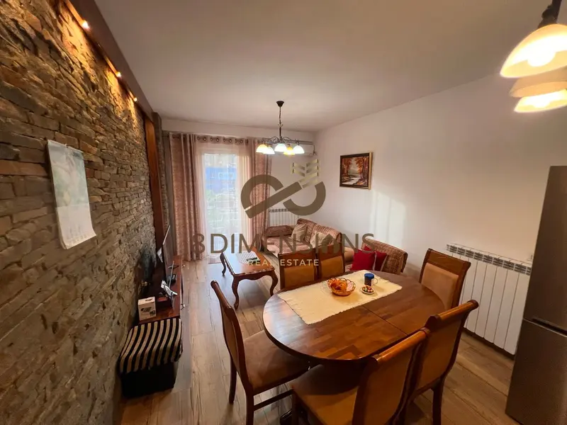 Appartamento 3+1 in vendita a Shkolla 17 Shkurti, Tirana, 122 m²
