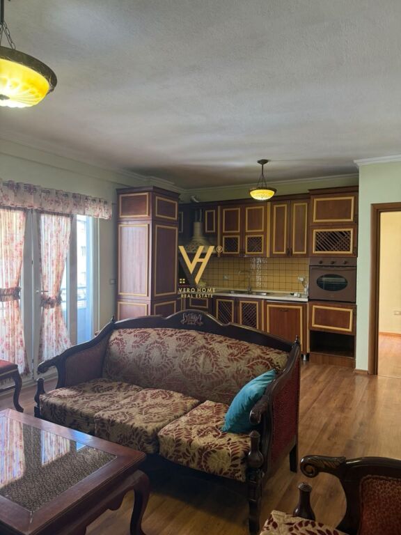 Apartament 2+1 me qera në Rruga Xhanfize Keko, Tiranë, 100 m². Foto 2 nga 3