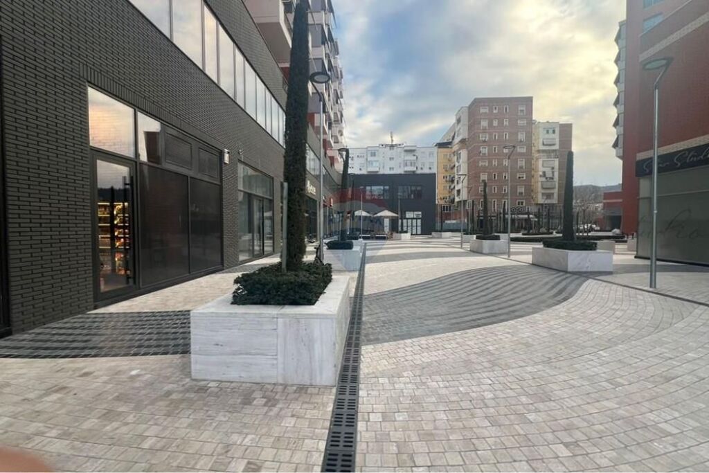 Ufficio in affitto a Kompleksi Delijorgji, Tirana, 565 m²