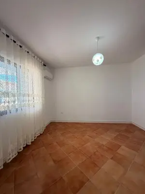 House 2+1 for rent in Kryqi i Kuq, Durrës, 80 m². Photo 3 of 12