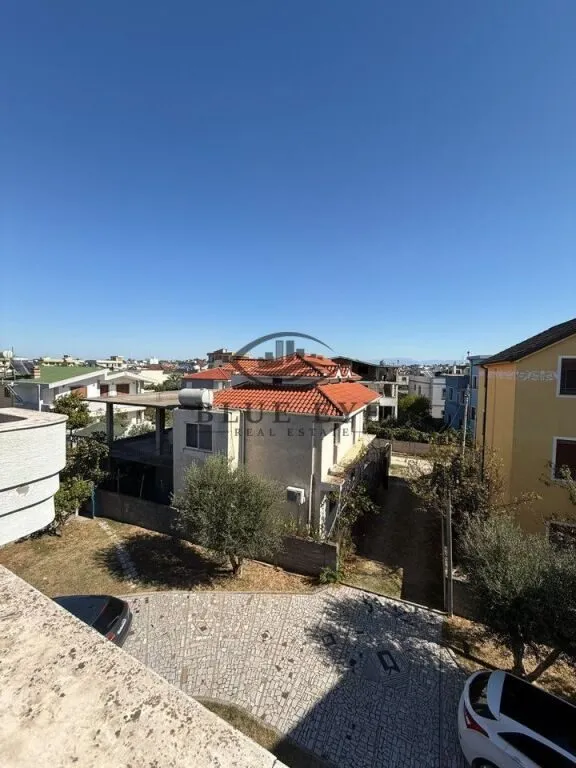Vilë 2+1 me qera në Shkozet, Durrës, 100 m². Foto 1 nga 8
