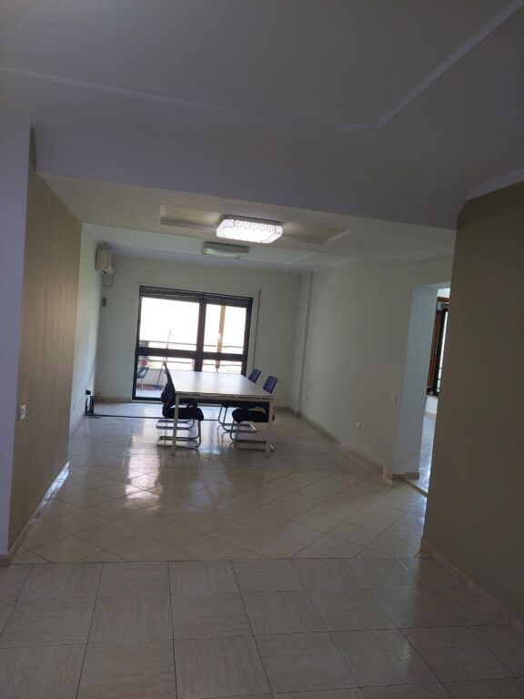 Commercial space for rent in Blloku, Tirana, 200 m². Photo 2 of 3
