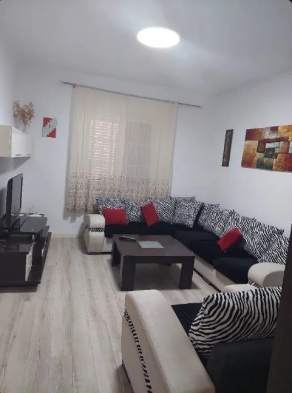 Apartament 2+1 me qera në Rruga Mihal Grameno, Tiranë, 150 m². Foto 1 nga 6