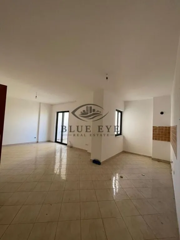 Apartament 2+1 në shitje në Rruga Mujo Ulqinaku, Durrës, 111 m². Foto 1 nga 8