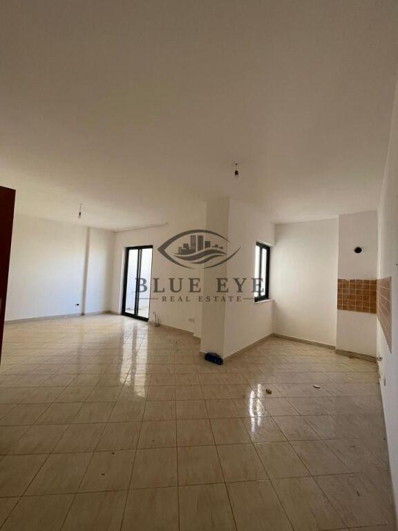 Appartamento 2+1 in vendita a Rruga Mujo Ulqinaku, Durazzo, 111 m²