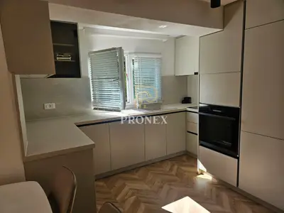 Apartament 2+1 me qera në Tregu Elektrik, Tiranë, 70 m². Foto 2 nga 9