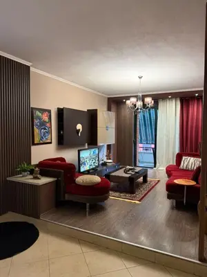 Apartament 2+1 me qera në Myslym Shyri, Tiranë, 120 m². Foto 2 nga 12