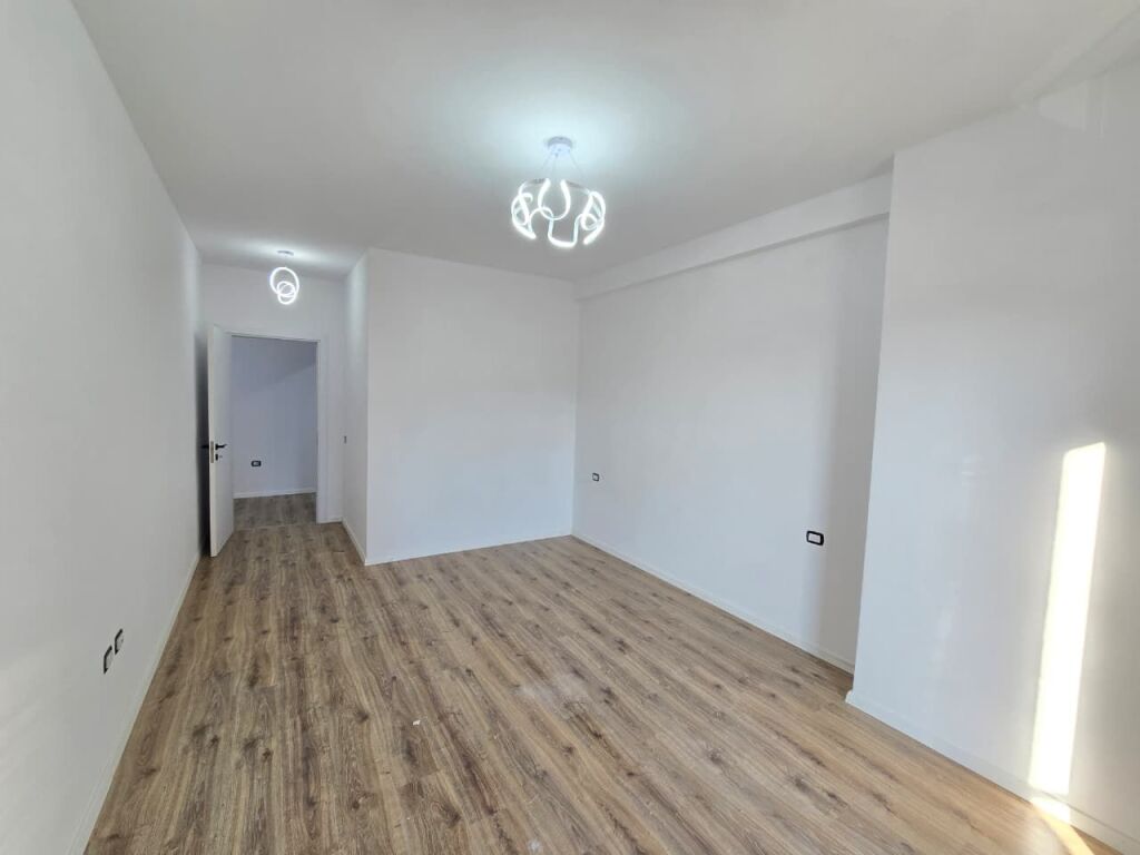 Appartamento 1+1 in vendita a Paskuqan, Kamza, 84 m². Foto 2 di 3