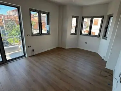 Apartament 1+1 në shitje në Bulevardi Republika, Korçë, 75 m². Foto 8 nga 8