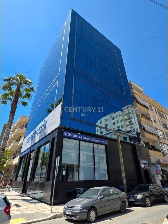 Ambient biznesi në shitje në Sheshi Pranvera, Durrës, 195 m²