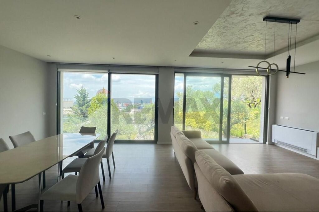 Villa in affitto a Liqeni i Thatë, Tirana, 800 m². Foto 1 di 3