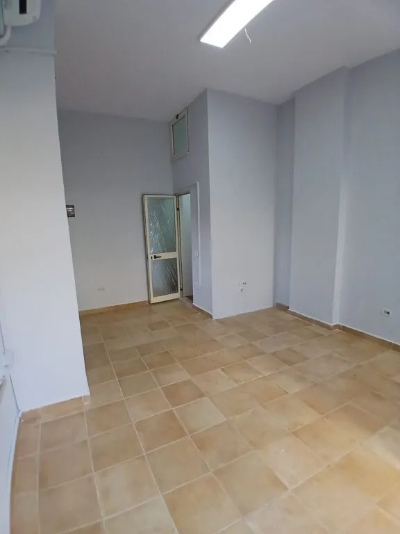 Ambient biznesi me qera në Rruga Fortuzi, Tiranë, 24 m². Foto 1 nga 4
