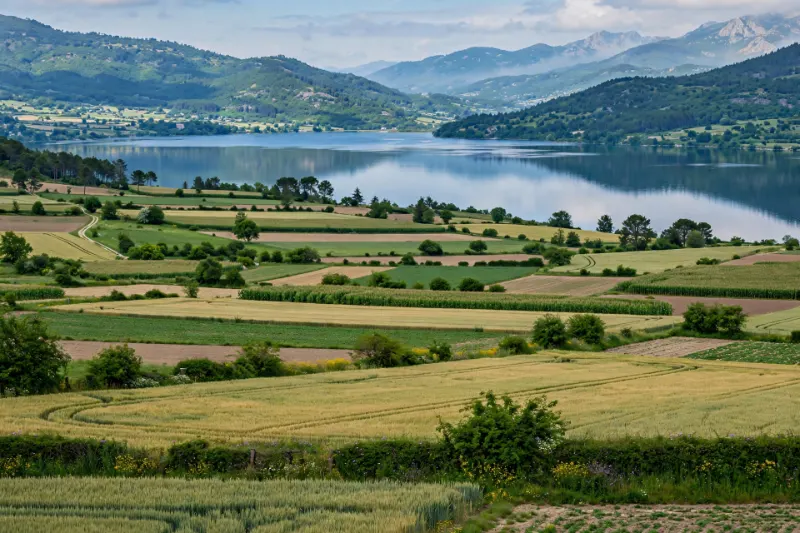 Terreno in vendita a Farkë, Tirana, 6.000 m²