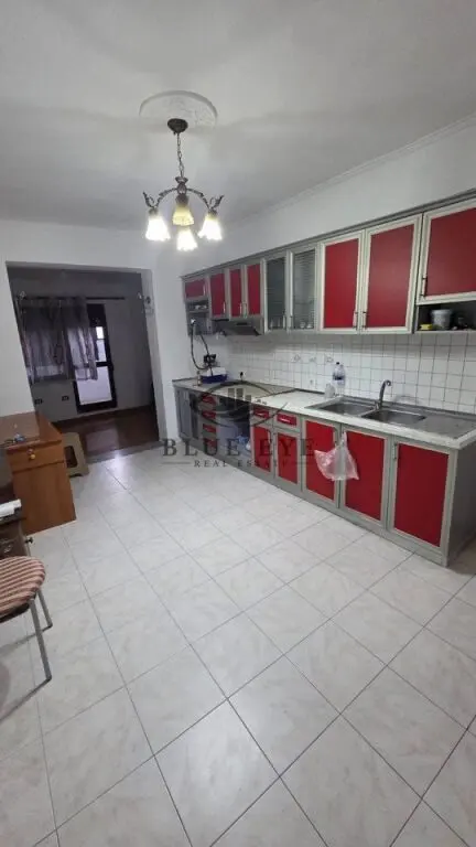 Apartment 3+1 for sale in Spitali Rajonal, Durrës, 98 m²