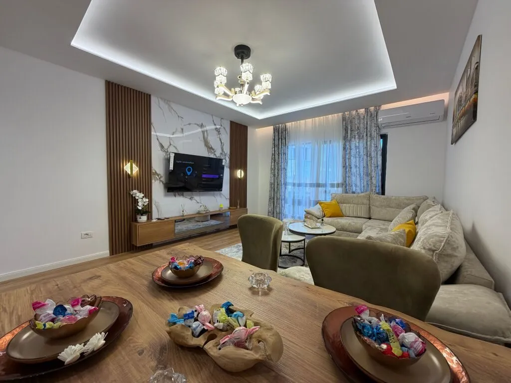 Apartament 2+1 në shitje në Pallati me Shigjeta, Tiranë, 116 m². Foto 1 nga 10