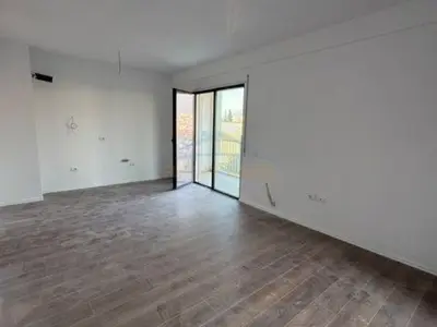 Apartament 2+1 në shitje në Xhamlliku, Tiranë, 100 m². Foto 2 nga 4