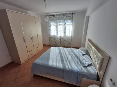 Appartamento 2+1 in affitto a Kthesa e Kamzës, Tirana, 90 m². Foto 2 di 11