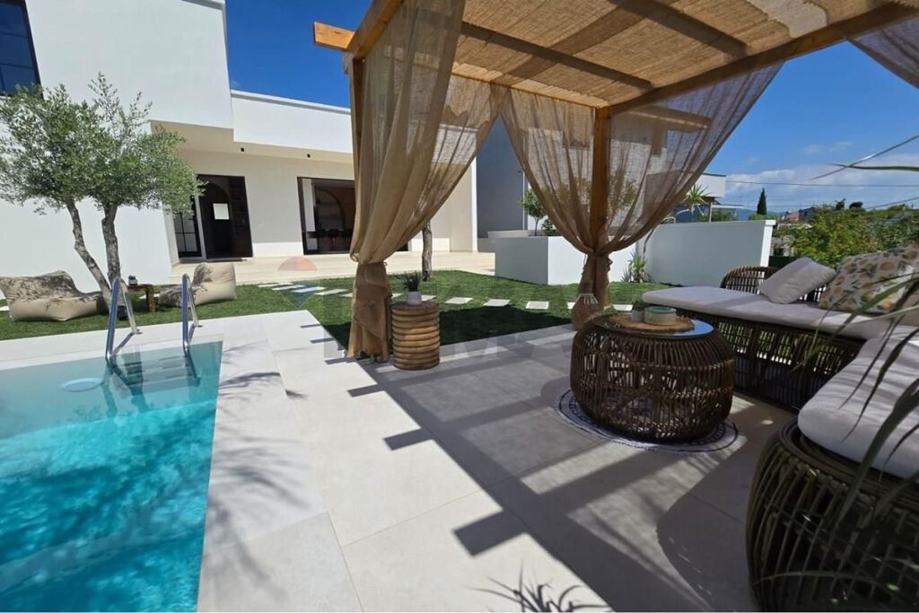 Villa in vendita a Paskuqan, Kamza, 480 m²
