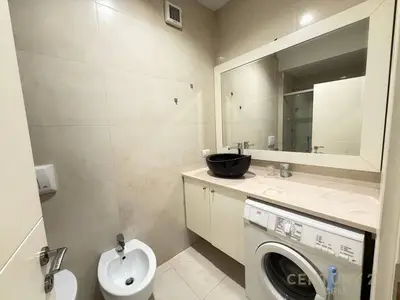 Apartament 1+1 me qera në Blloku, Tiranë, 75 m². Foto 5 nga 6