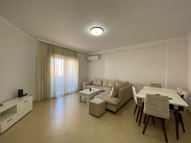 Appartamento 3+1 in vendita a Kompleksi Rafaelo Dajti, Tirana, 130 m²