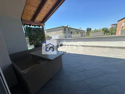 Penthouse 2+1 me qera në Xhamlliku, Tiranë, 120 m². Foto 6 nga 8