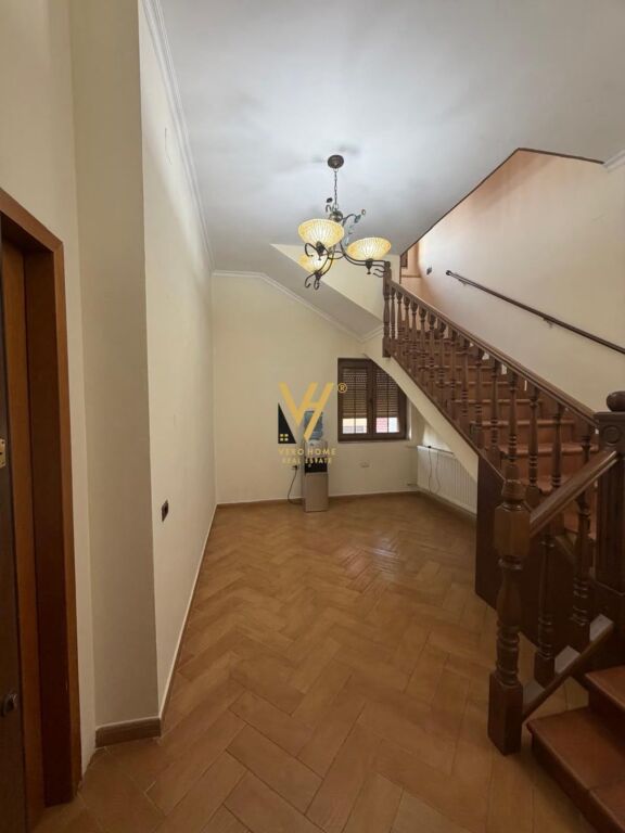 Zyrë me qera në Blloku, Tiranë, 125 m²