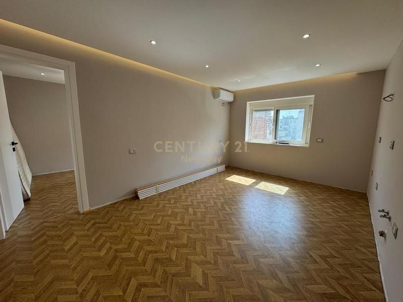 Appartamento 2+1 in vendita a Rruga Neki Libohova, Durazzo, 68 m²