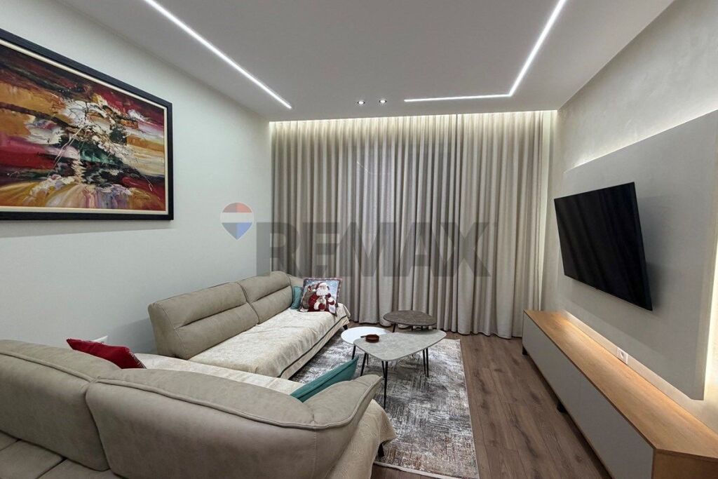 Apartment 2+1 for rent in Materniteti i Ri, Tirana, 105 m². Photo 1 of 3