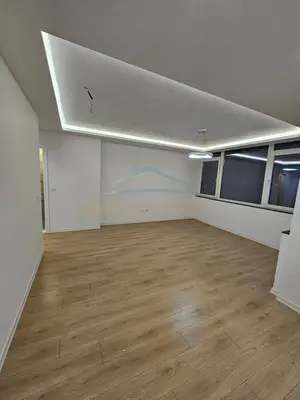 Apartament 2+1 në shitje në Stacioni i Trenit, Tiranë, 77 m². Foto 1 nga 7