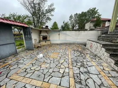 Apartament 2+1 në shitje në Lagjia 10, Korçë, 168 m². Foto 2 nga 9