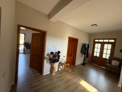 Vilë me qera në Kthesa e Kamzës, Tiranë, 700 m². Foto 6 nga 12
