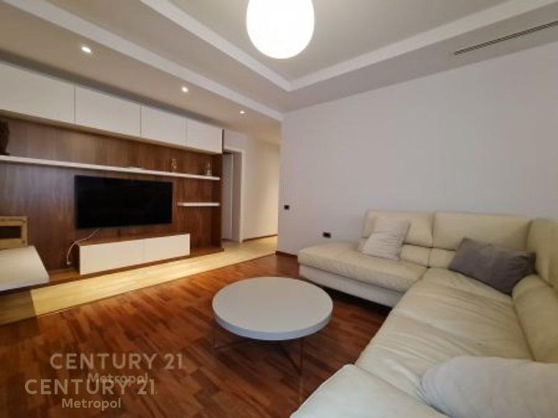 Appartamento 2+1 in affitto a Rruga Qemal Stafa, Tirana, 135 m²