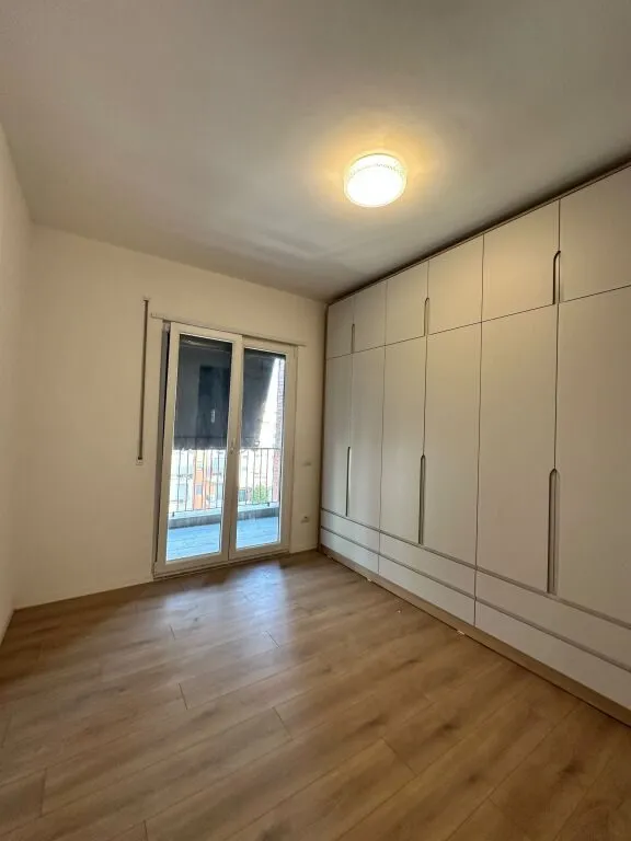 Apartament 2+1 me qera në Bashkia, Kamëz, 113 m². Foto 1 nga 9