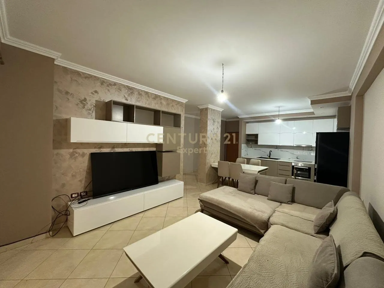 Appartamento 2+1 in affitto a Shkolla e Muzikes, Valona, 105 m². Foto 1 di 11