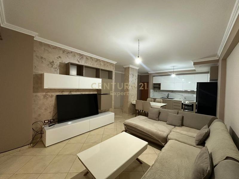 Apartament 2+1 me qera në Shkolla e Muzikes, Vlorë, 105 m²