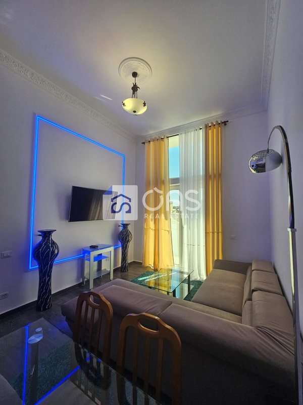 Apartament 2+1 me qera në Pallati me Shigjeta, Tiranë, 145 m²