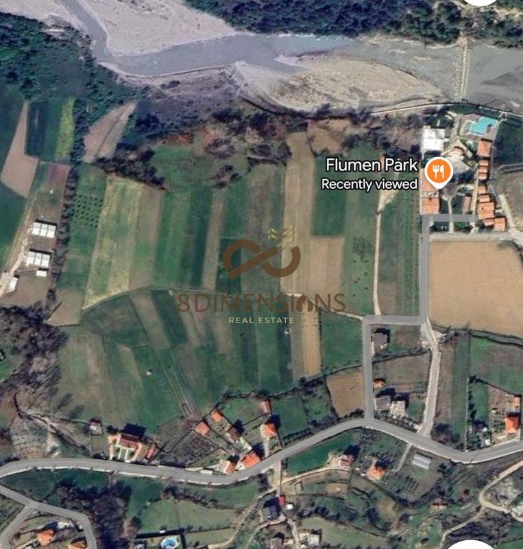 Terreno in vendita a Berzhite, Tirana, 1.400 m²