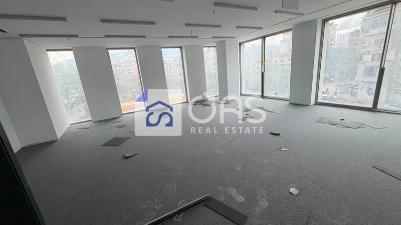 Dyqan me qera në Downtown One, Tiranë, 119 m²