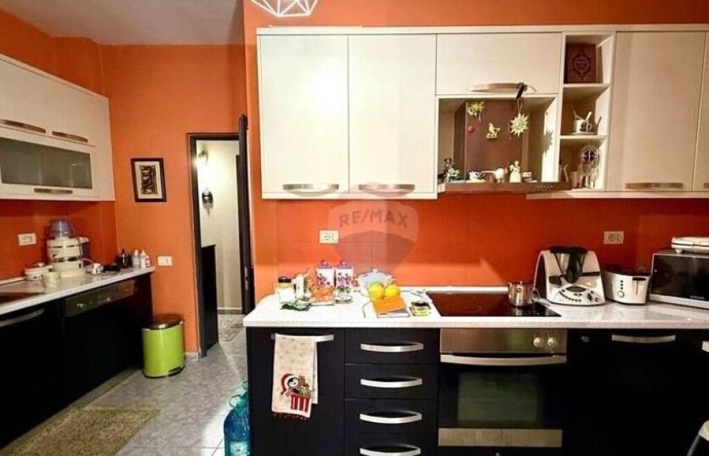 Apartment for sale in Ali Demi, Tirana, 110 m². Photo 2 of 3