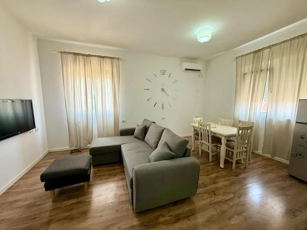 Appartamento 1+1 in affitto a Frigoriferi, Tirana, 60 m². Foto 1 di 5