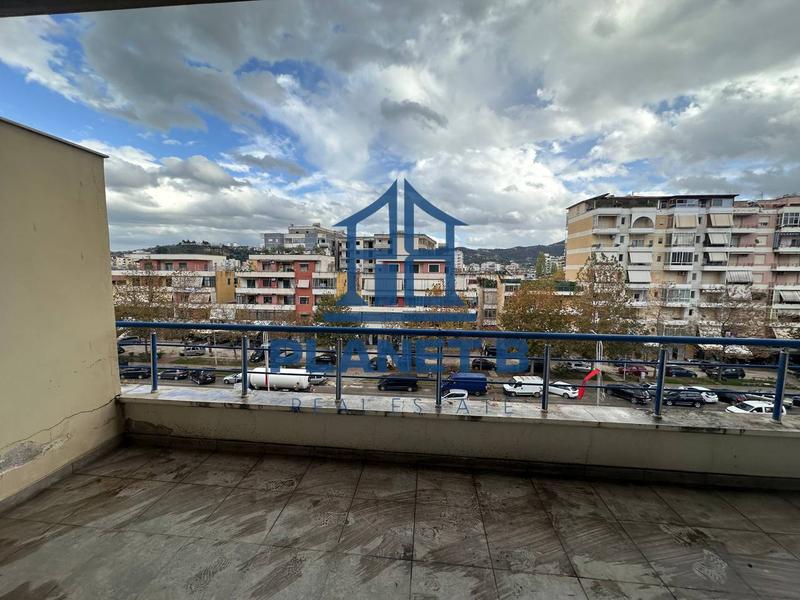Appartamento 3+1 in vendita a Transballkanike, Valona, 205 m²