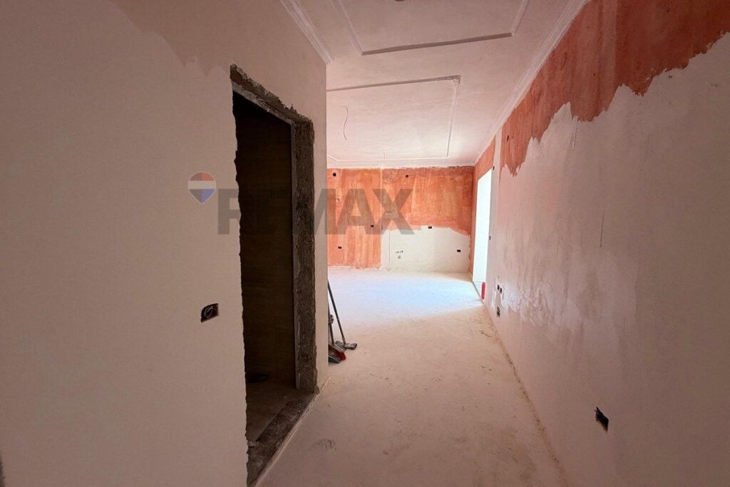 Apartment for sale in Vasil Shanto, Tirana, 74 m². Photo 2 of 3