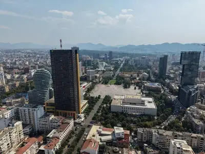 Apartament 3+1 në shitje në Sheshi Skënderbej, Tiranë, 209 m². Foto 2 nga 8