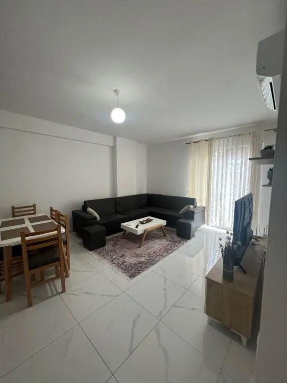 Appartamento 2+1 in affitto a Kompleksi BUSHGJOKA, Kamza, 82 m². Foto 1 di 8
