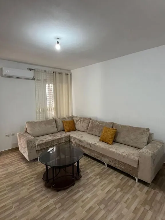 House 1+1 for rent in D&E Autogas, Tirana, 65 m². Photo 1 of 4