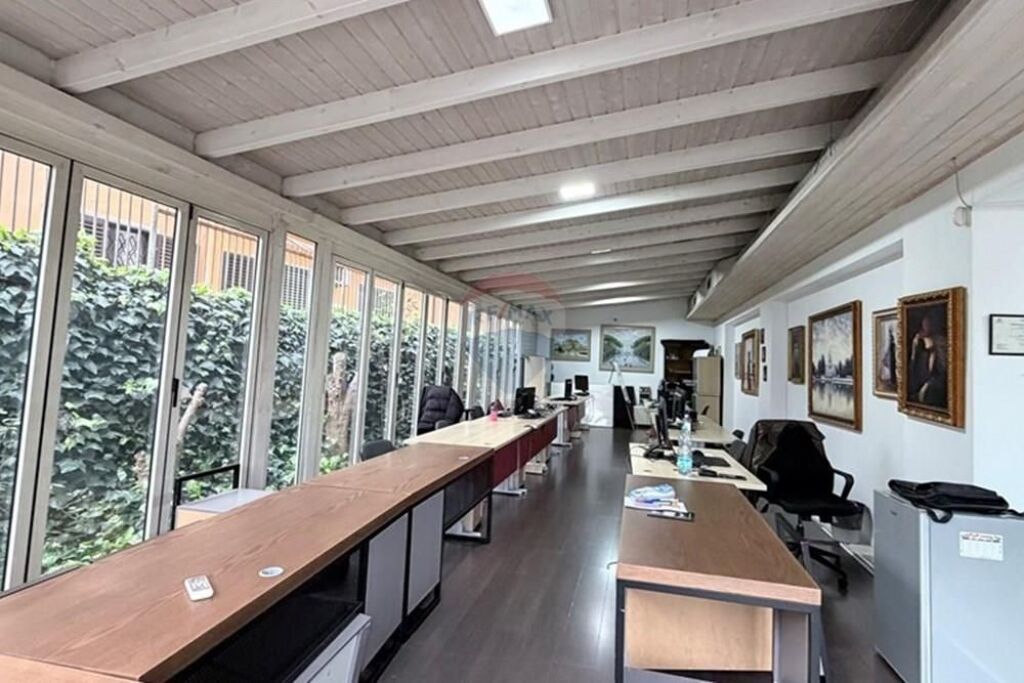 Shop for sale in Rruga e Elbasanit, Tirana, 216 m²