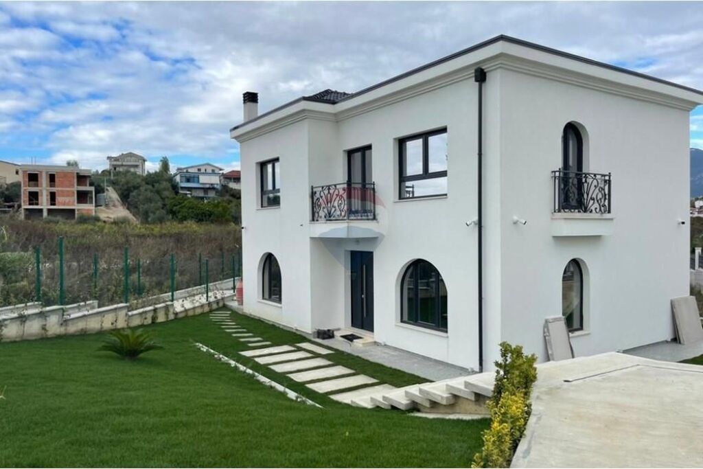 Villa for rent in Mjull Bathore, Tirana, 600 m². Photo 1 of 3