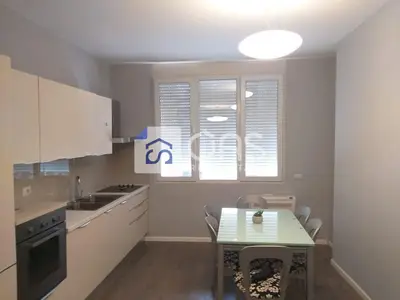 Appartamento in affitto a Blloku, Tirana, 79 m². Foto 1 di 7